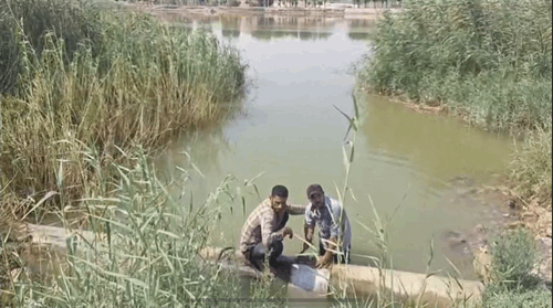 تعمیر شکستگی شبکه آب در سلیچ شرقی با همکاری مردمی و اقدام فوری تیم آبفا آبادان
