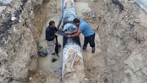 ترمیم و تعمیر ۲ مورد شکستگی خط انتقال آب در بندر امام