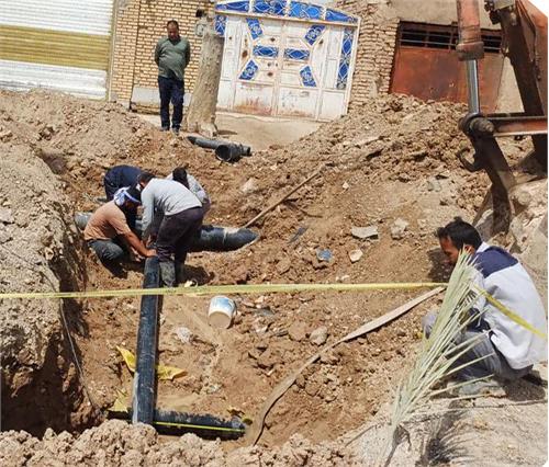 گامی دیگر در توسعه زیرساخت‌های آبرسانی؛ اجرای ۳۷۰ متر شبکه آب در آبادان