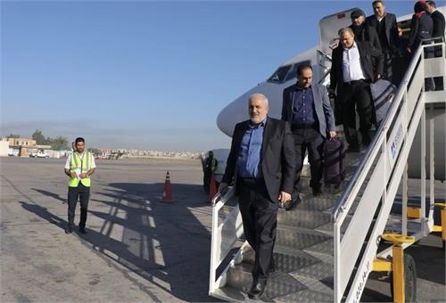 وزیر نیرو به منظور افتتاح پروژه‌های آب و برق وارد خوزستان شد