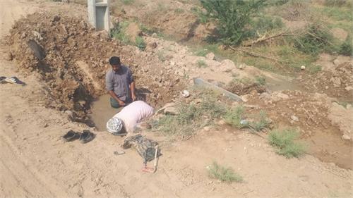 تعمیر شکستگی لوله انتقال آب شرب در دشت آزادگان