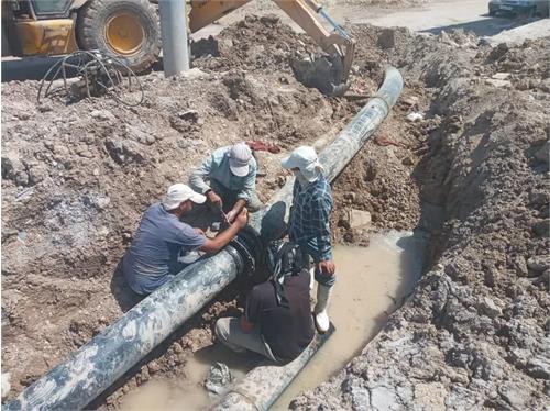 تداوم بهسازی خطوط انتقال آب شرب در آبادان